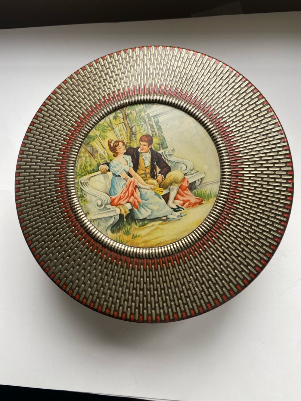 VTG Victorian Style Nabisco Collectible Tin Size 7.5”